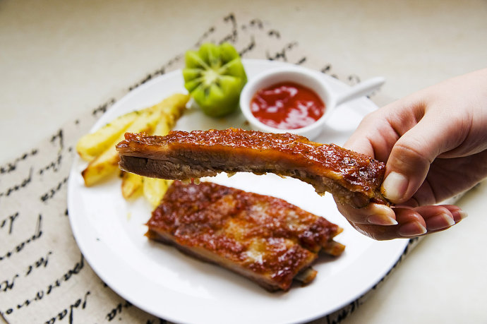 无法抵挡的吮指美味美式香烤猪肋排