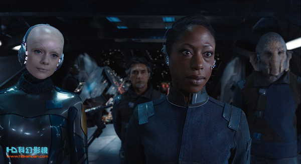 一个每天洗着马桶唱着歌的清洁工小妹突然就变宇宙女王了?