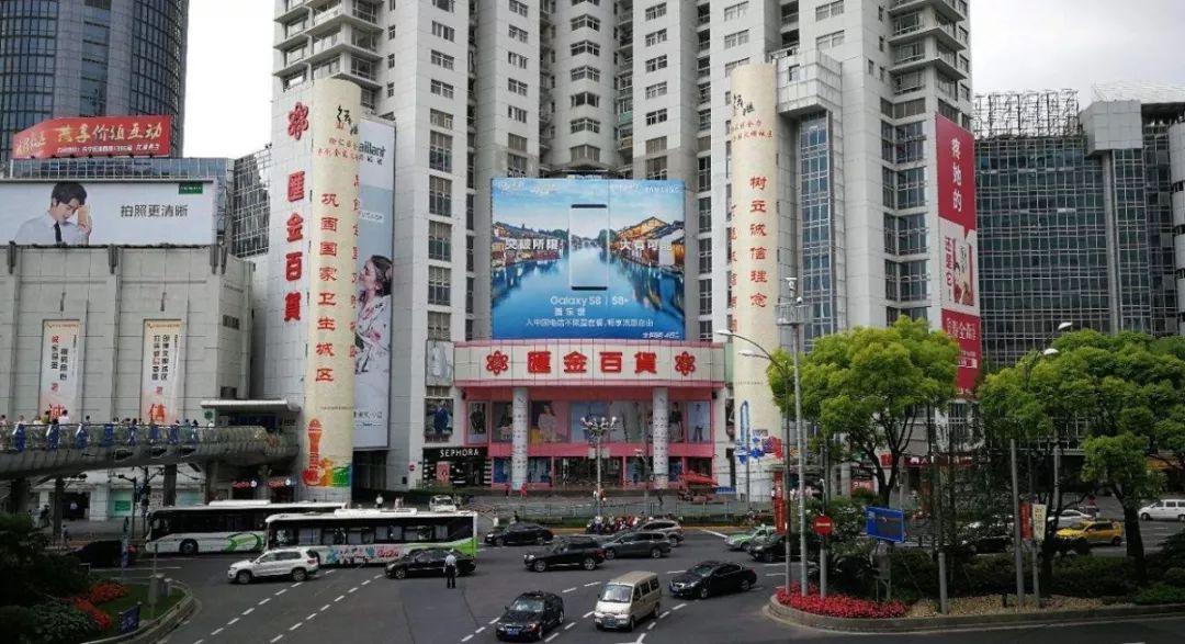 1小时前来自iphone客户端徐汇区因"徐家厍"地处肇嘉浜与法华泾两水会