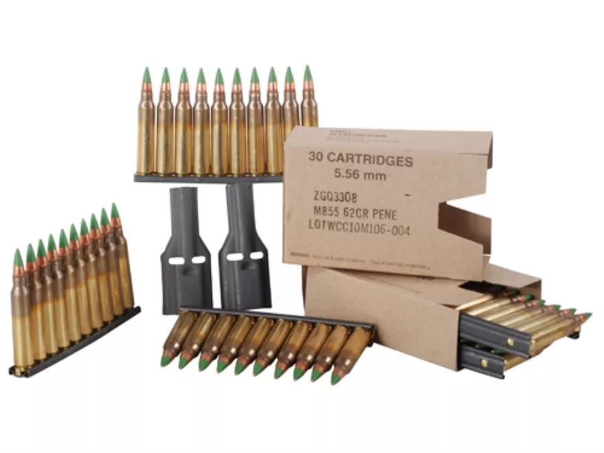 m4卡宾枪的弹匣口,然后一次性将10发枪弹压入弹匣,20发弹匣压2盖排