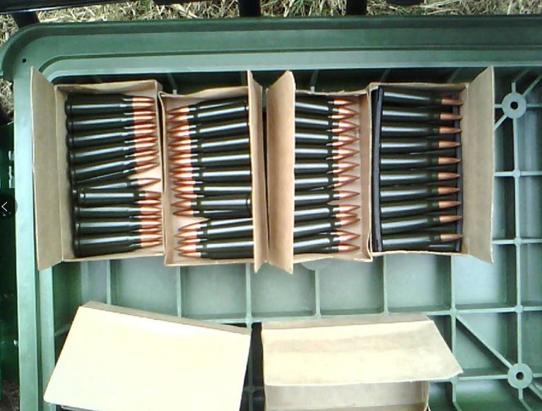 每10发弹装在一个桥夹上,可通过连接器向95式自动步枪弹匣压弹