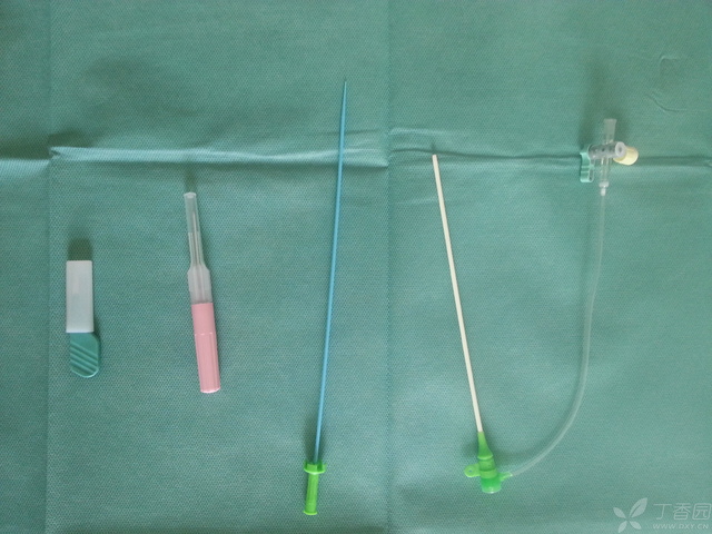认识了穿刺鞘,那我们就谈谈桡动脉穿刺吧,此类知识在论坛上有很多,那