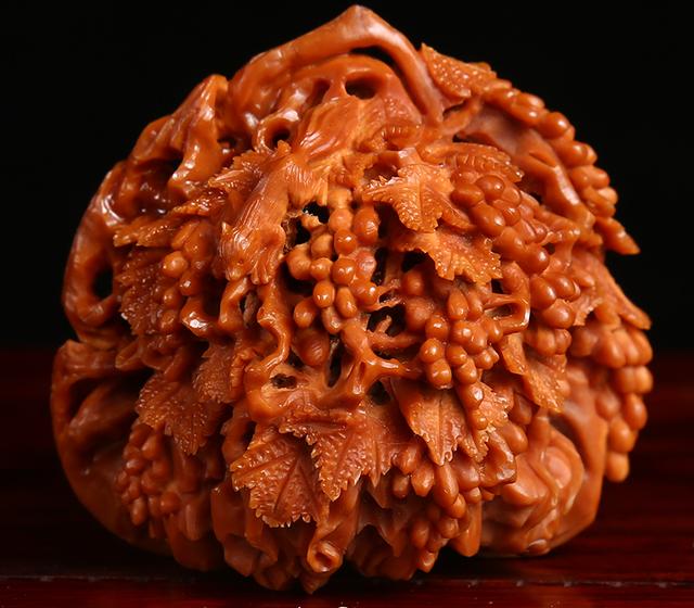 随形雕刻核桃居然可以雕的这么美