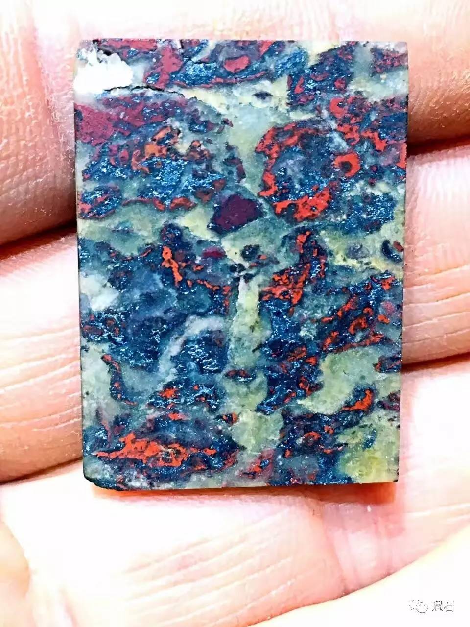 天赐遗珍戈壁彩陨美丽神奇的新疆伊丁石