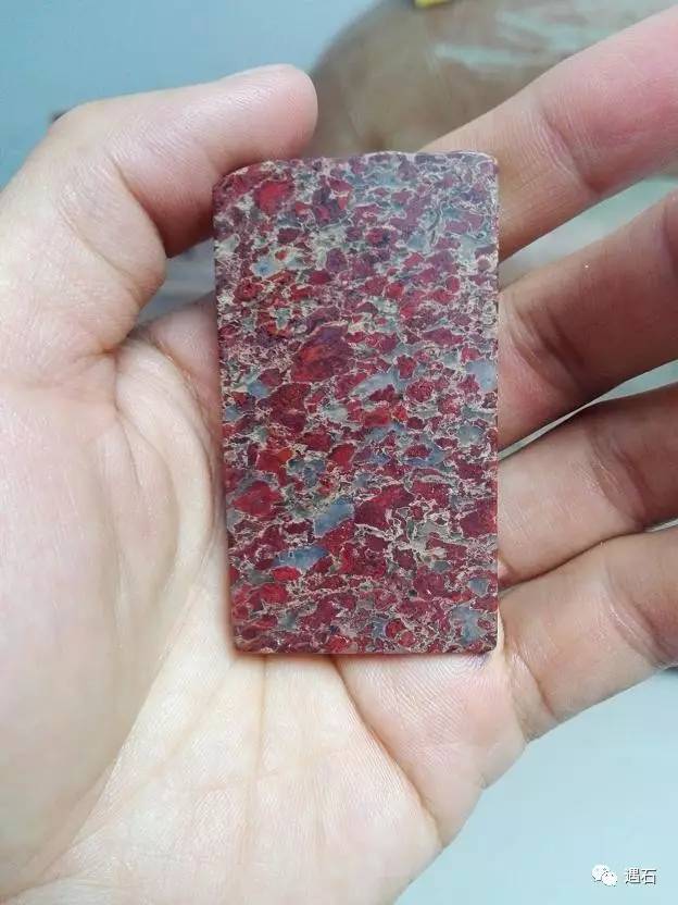 天赐遗珍戈壁彩陨美丽神奇的新疆伊丁石