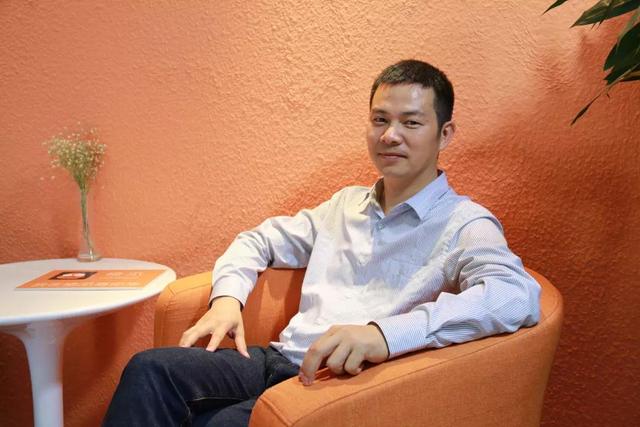 毕业于中央戏剧学院,中国内地男编剧,作家