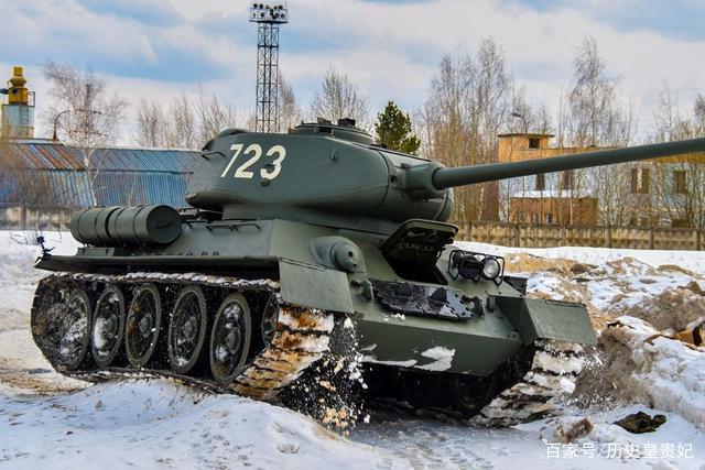 苏军装甲的中流砥柱经典耐用的t34坦克和它的众多衍生型号