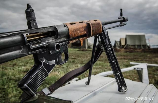 能当机枪使用的buqiang德国伞兵的专属武器fg42伞兵buqiang