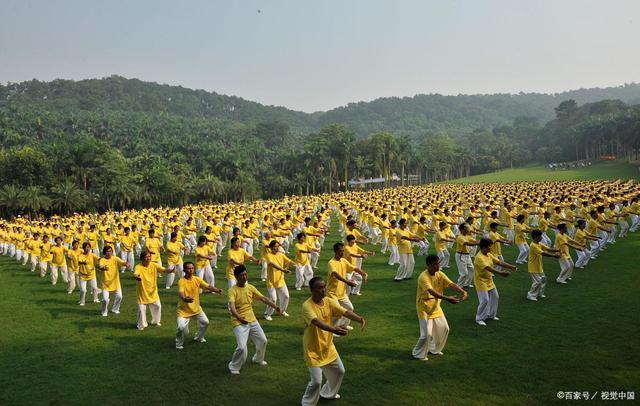 现在流行的功法主要有意拳站桩,马步一指禅,空劲功,少林内气外放功等