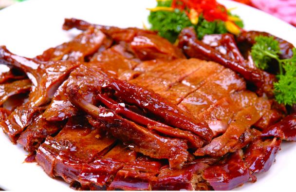 一个老师傅教我油卤鸭子的方子我在酒店做客人都夸好吃