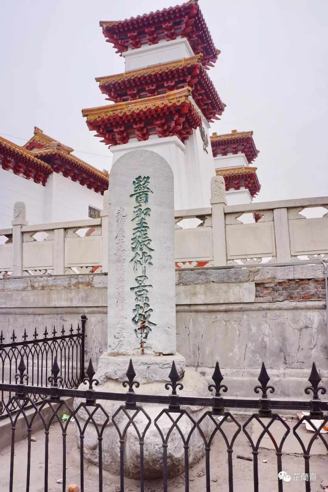 正房中供着三位,从左至右分别是孙思邈,张仲景和王叔和