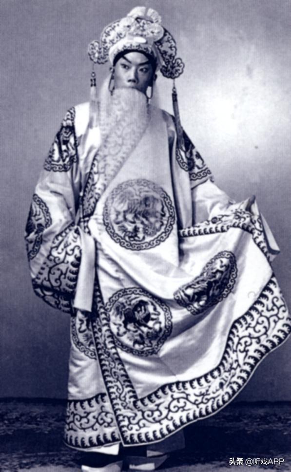 杨宝森一轮明月照窗前愁人心中似箭穿