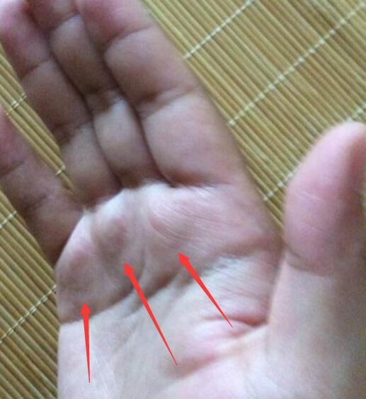 下面这位福主,有三峰纹,而且红润.