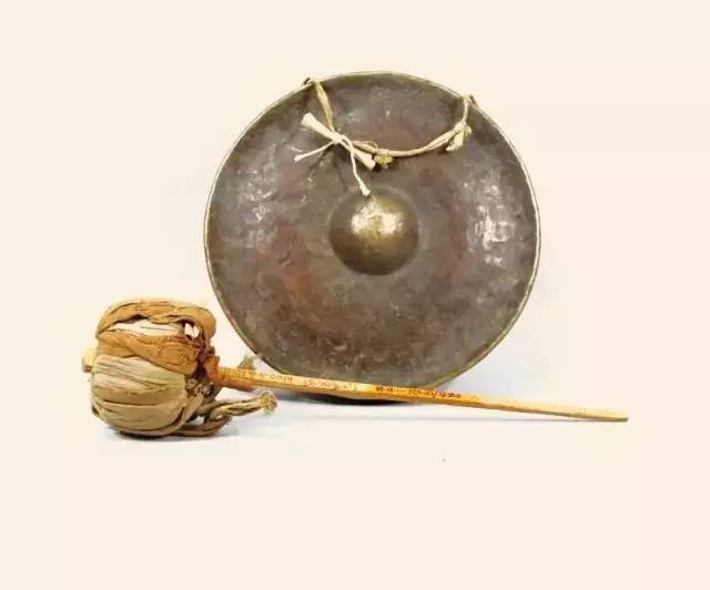 傣族铜铓锣宗教中使用的金属制乐器数量较多,如金刚铃,盘铃,师刀