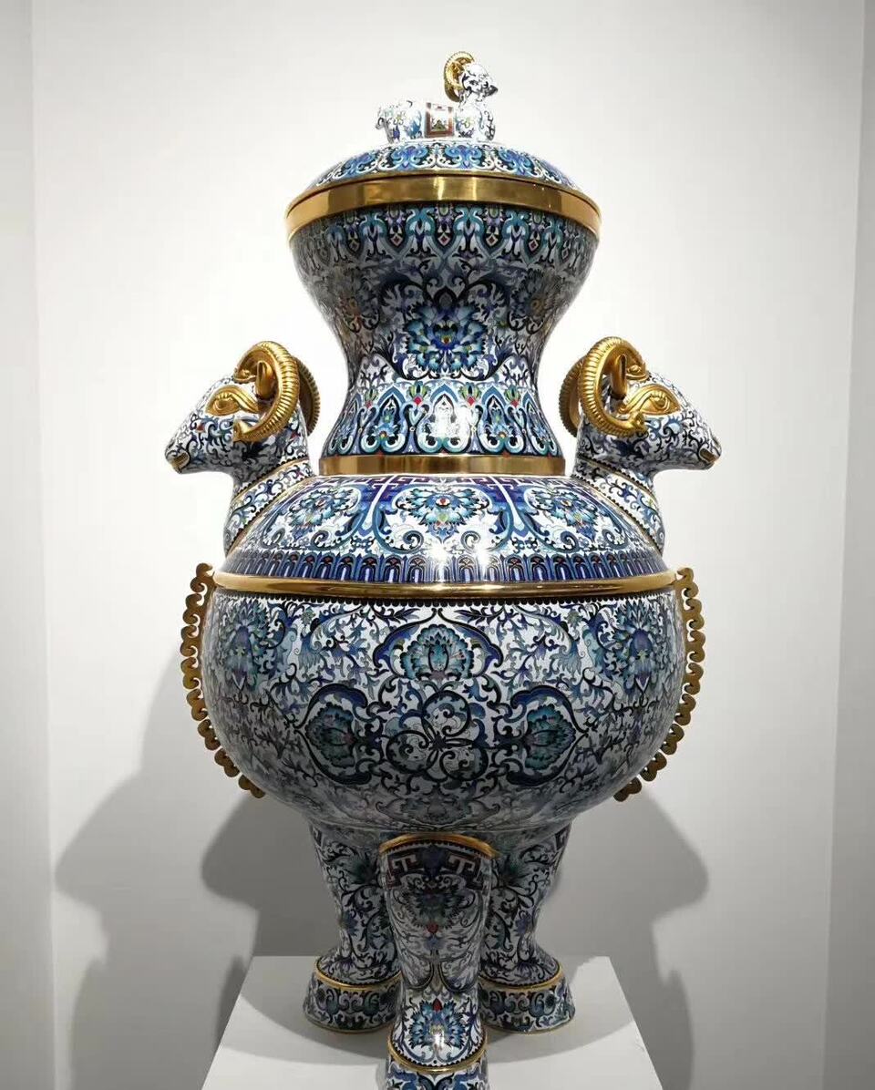 中国工艺美术大师张同禄景泰蓝双羊尊