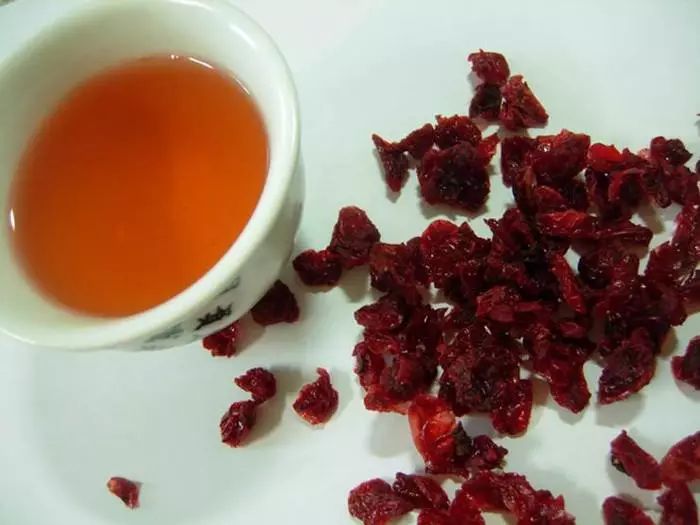 8山茱萸药膳1,山茱萸补阳茶材料:山茱萸25克,芡实,黄芪各15克.