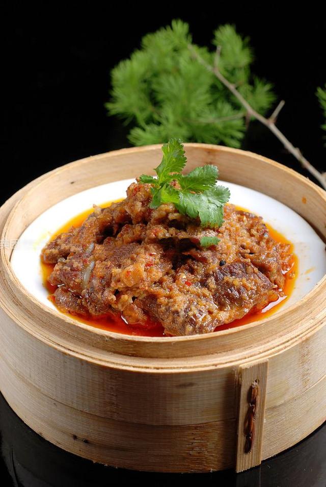 四川特色美食小笼粉蒸牛肉