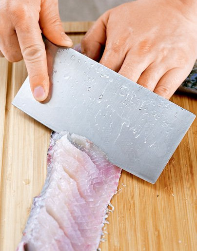 松鼠鱼的改刀过程图解