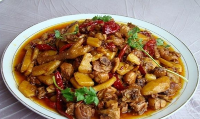 烤全羊是目前肉制品饮食中最健康最环保最绿色的美食了,烤全羊外表金